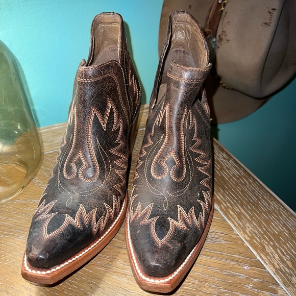 ARIAT MINI BOOTIES - Picture 2 of 15